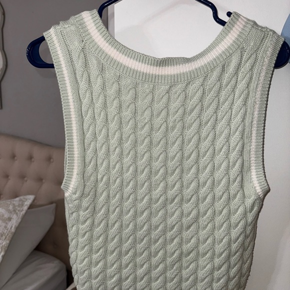 Abercrombie & Fitch Light Green V-Neck Sweater Vest - Picture 2 of 2